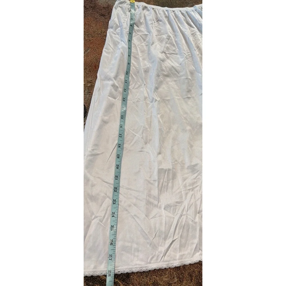 Vanity Fair White Nylon Half Slip Skirt Lace Trim Style 11-711 Size Medium‎ 28in
